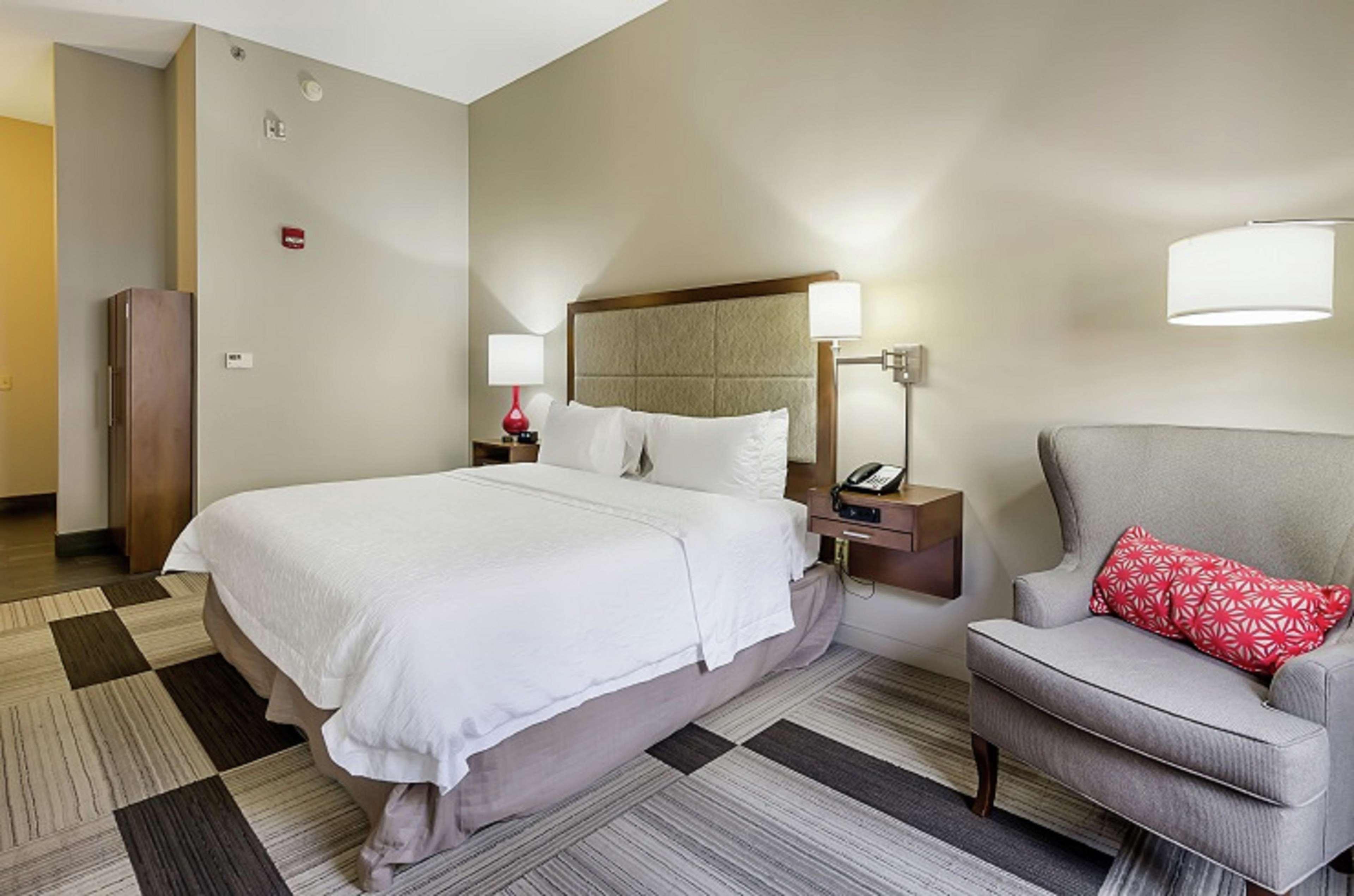 Hampton Inn Сейлем Екстериор снимка
