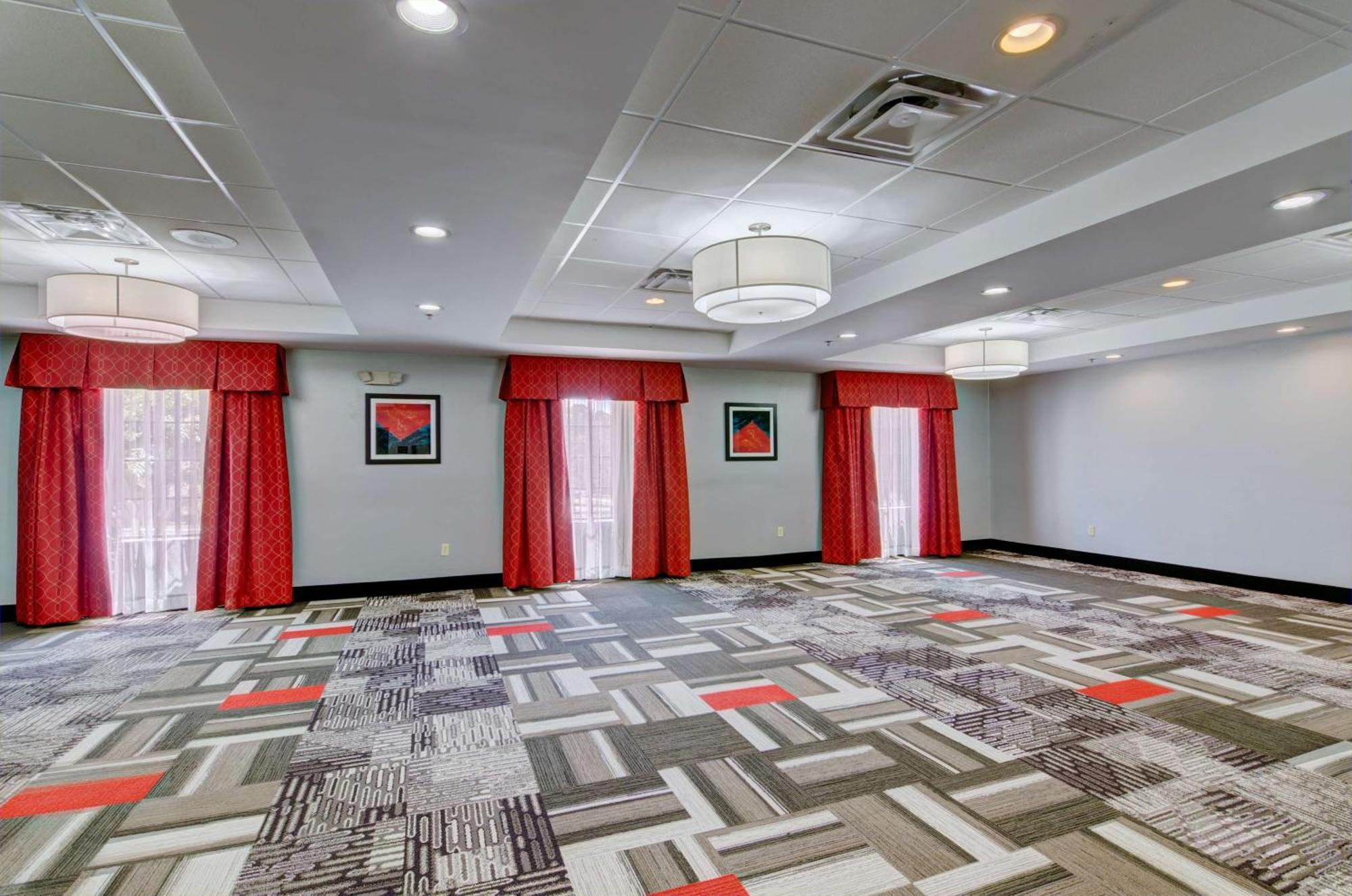 Hampton Inn Сейлем Екстериор снимка