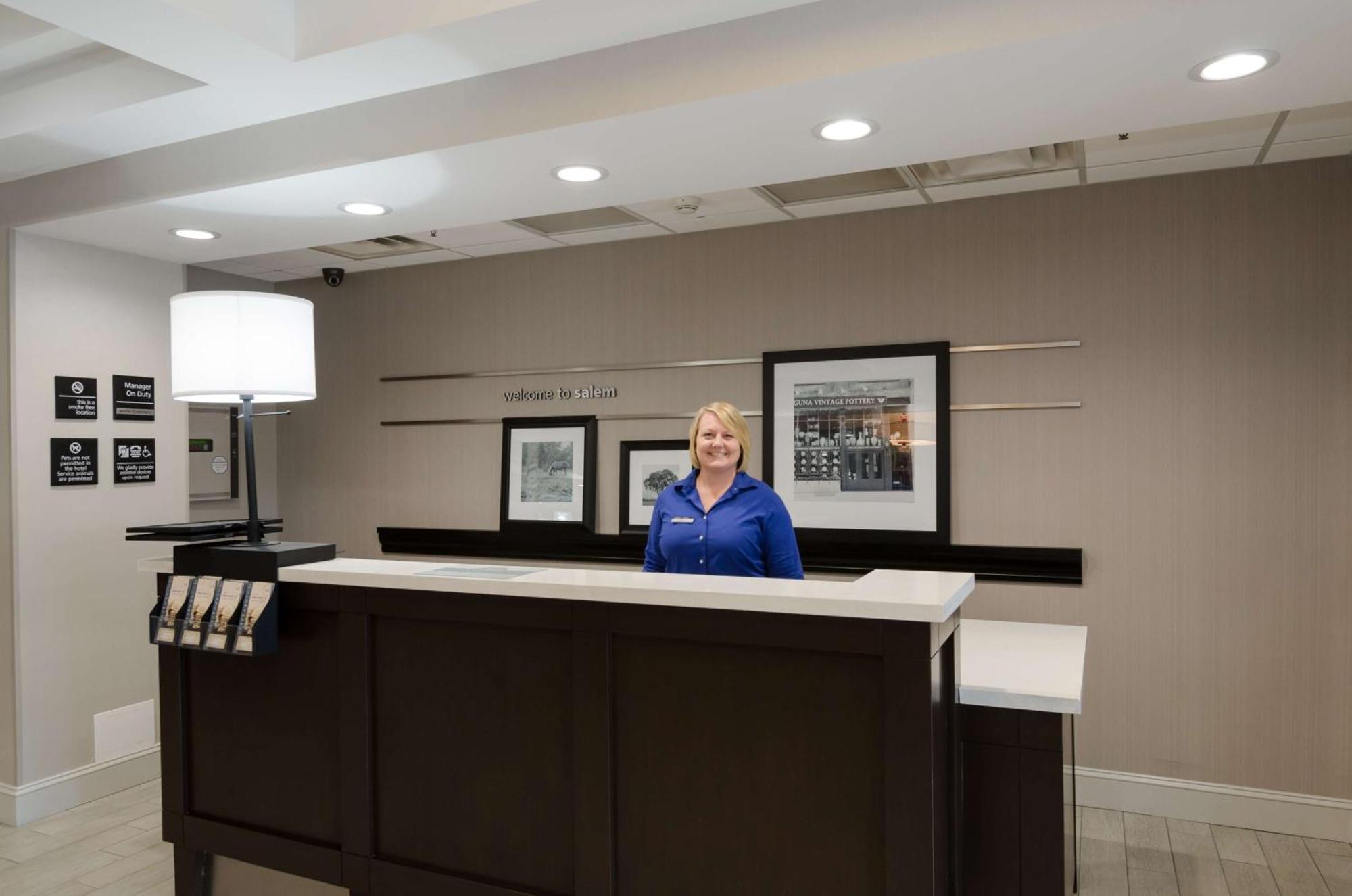 Hampton Inn Сейлем Екстериор снимка