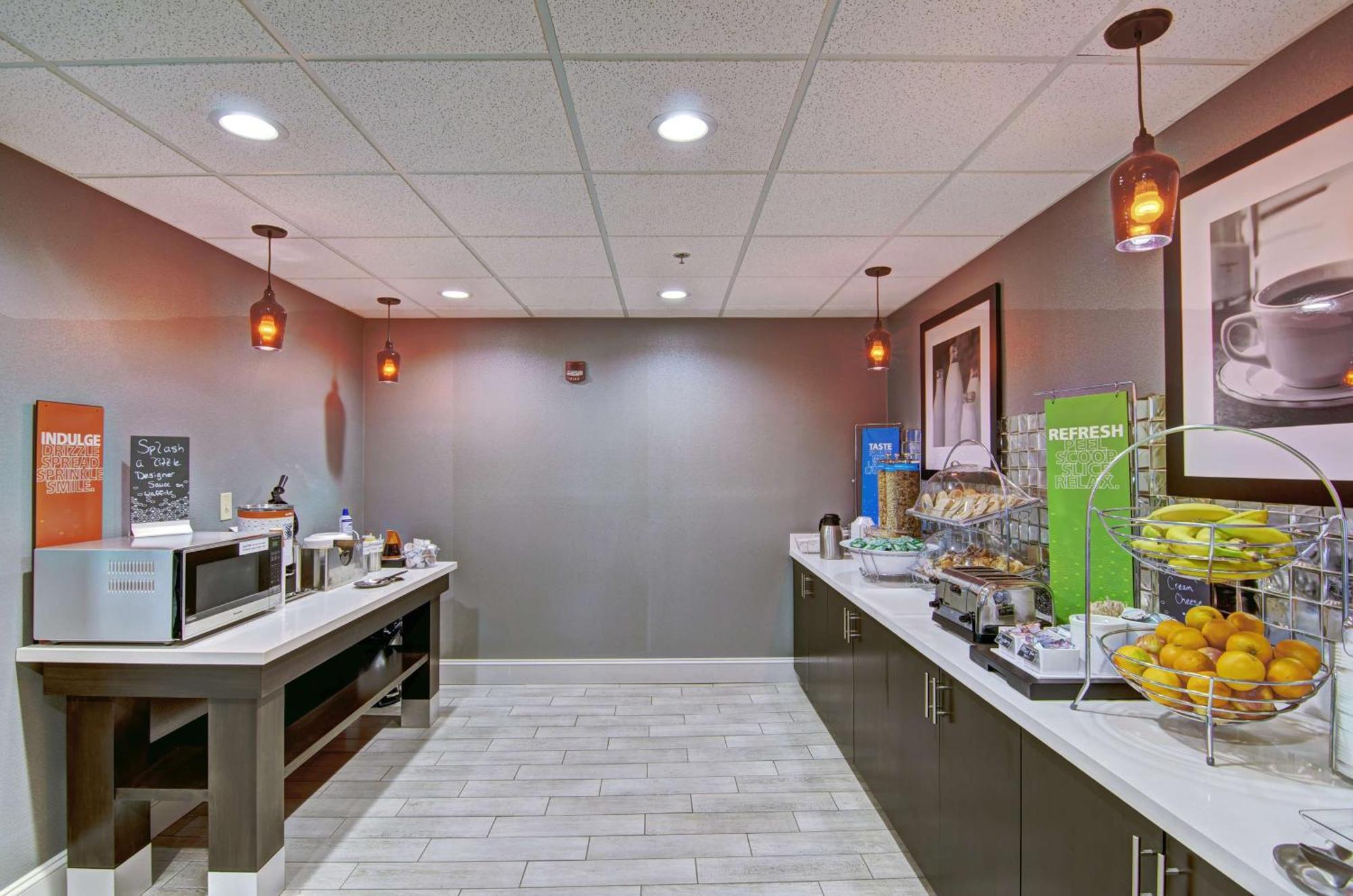Hampton Inn Сейлем Екстериор снимка