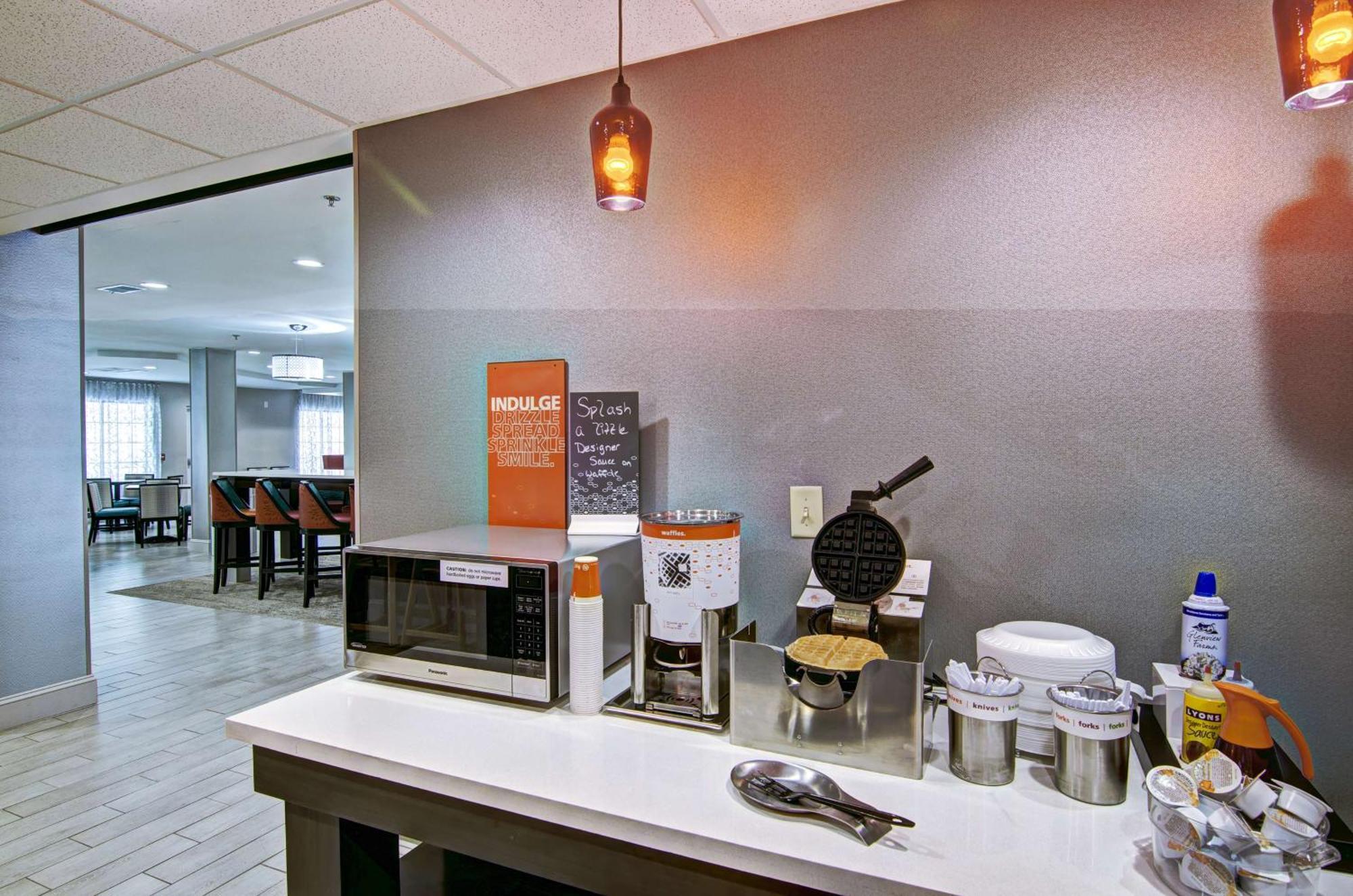Hampton Inn Сейлем Екстериор снимка