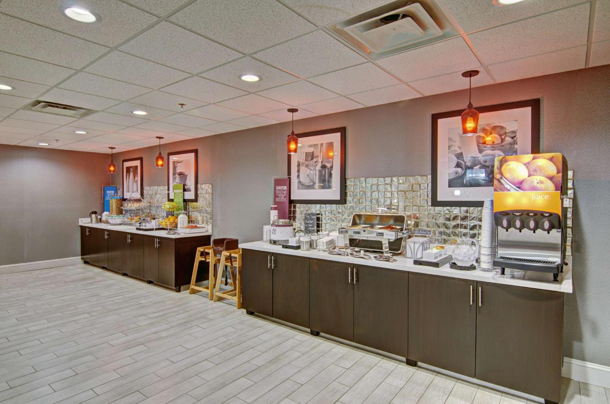 Hampton Inn Сейлем Екстериор снимка