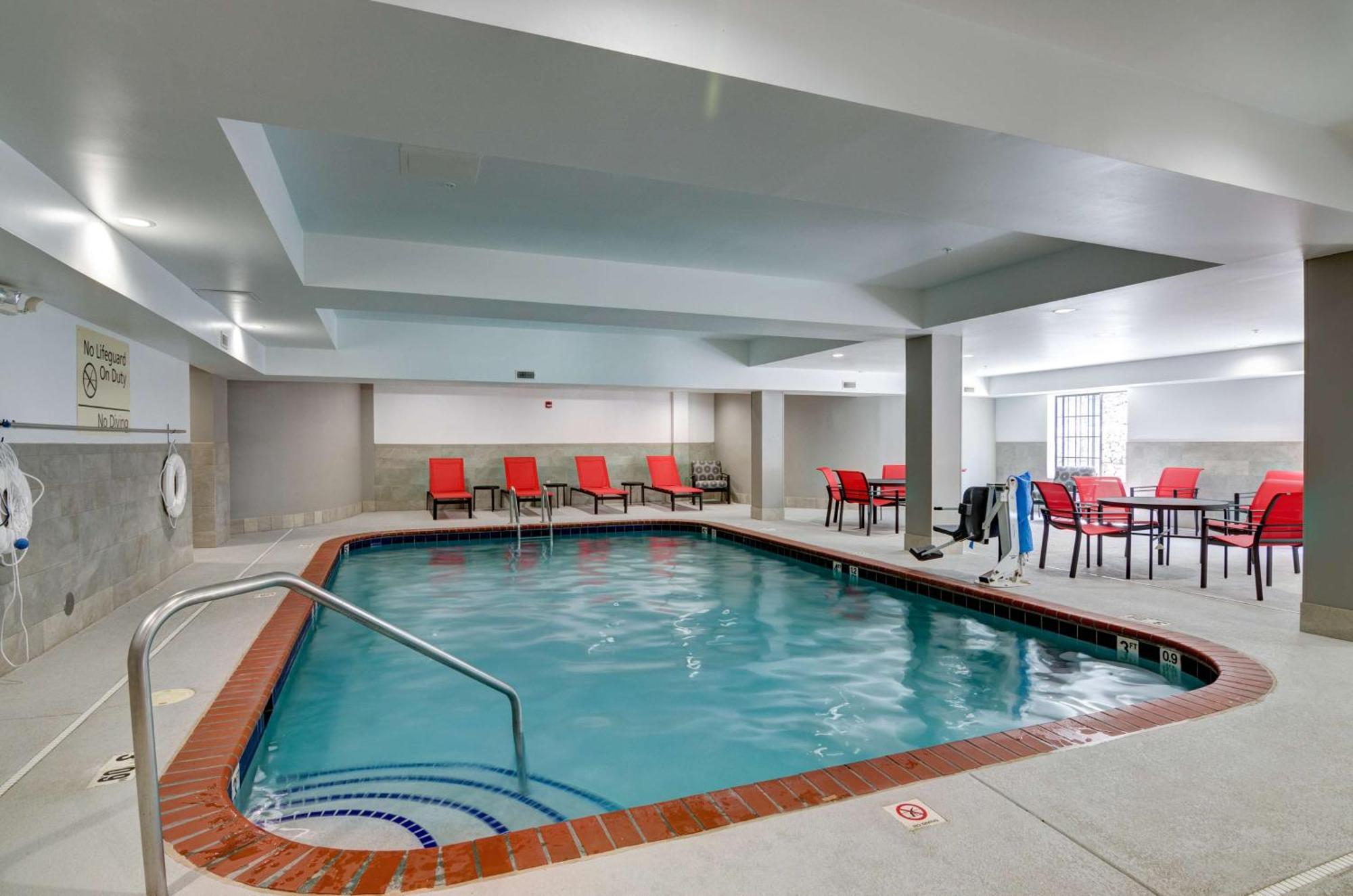 Hampton Inn Сейлем Екстериор снимка