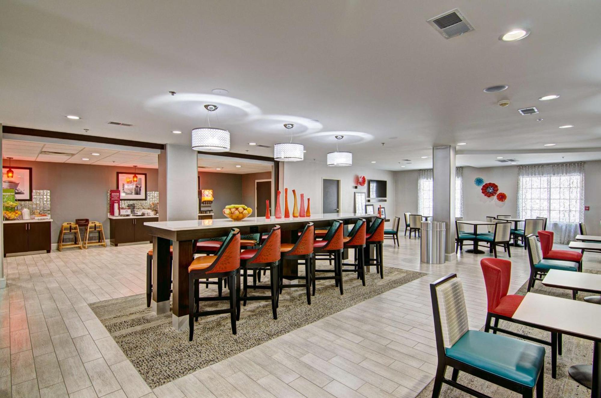 Hampton Inn Сейлем Екстериор снимка