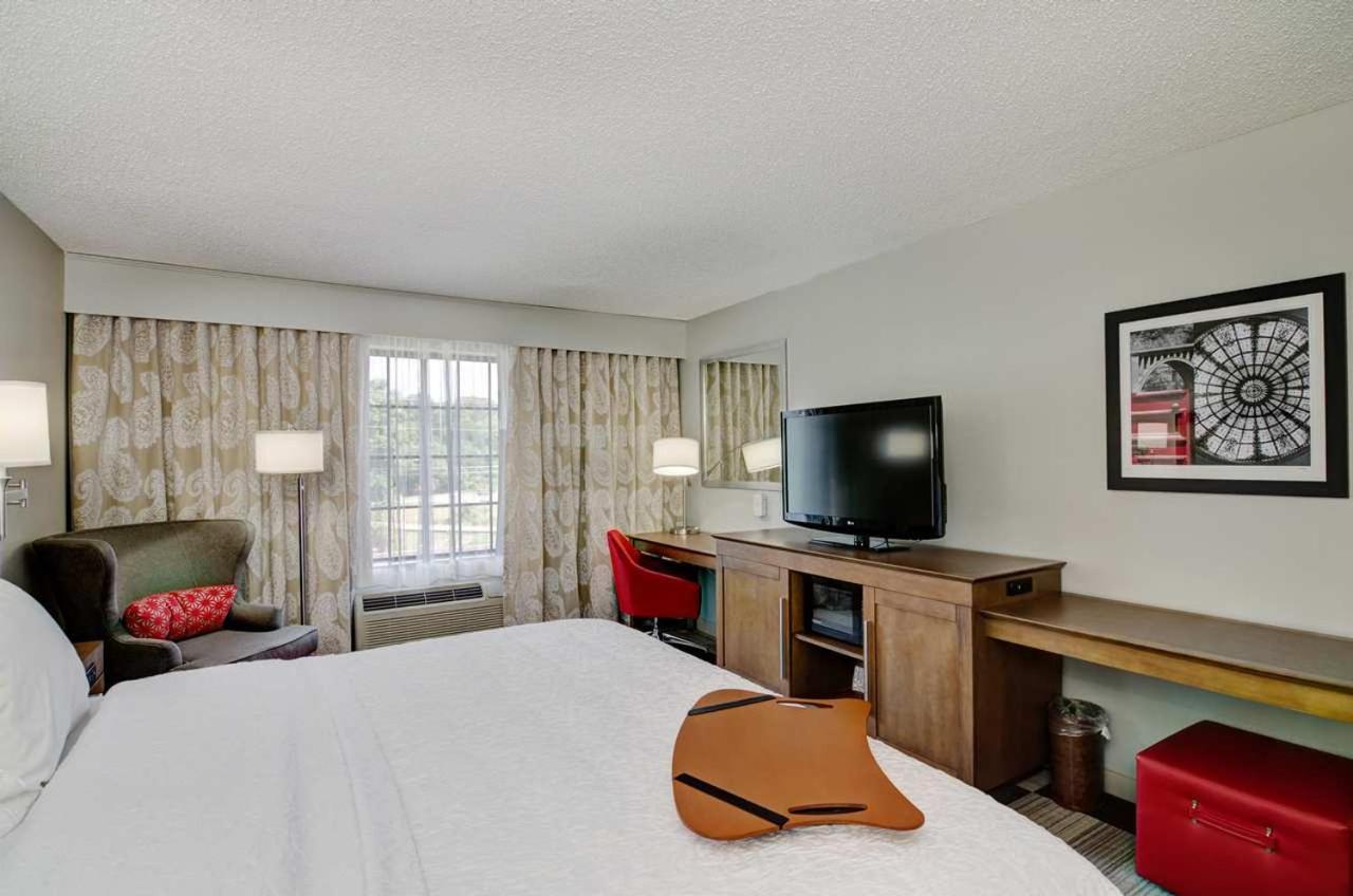 Hampton Inn Сейлем Екстериор снимка